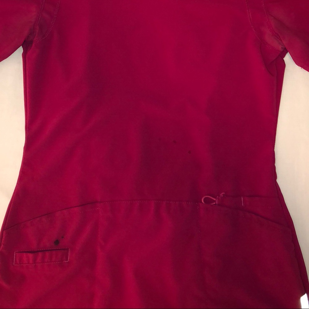 Smitten Goddess 5 Pocket V-Neck Scrub Top - Picture 6 of 8
